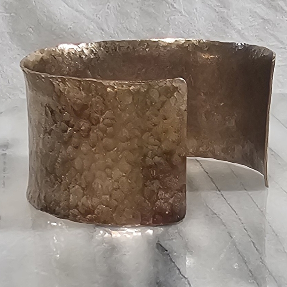 Hammered copper cuff bracelet - Picture 4 of 8